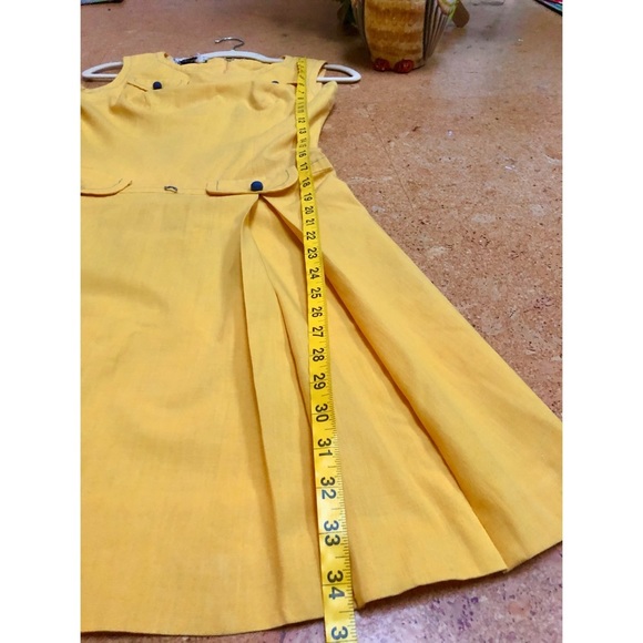 Adorable 🥰 Vtg Yellow dress w pleats - Picture 10 of 10
